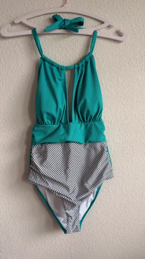 Cupshe Aqua Textured Halter One Piece Swimsuit thumbnail 3