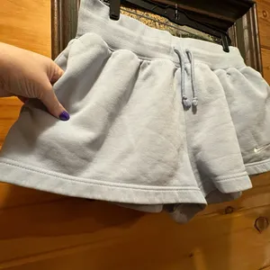 Nike Women's Athletic Shorts in Light Blue. Front pockets with white check Sz L thumbnail 3