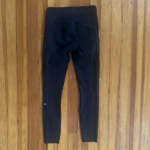 Lululemon Train Times 7/8 Pant 25” in Black Size 4 thumbnail 4
