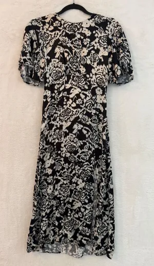 Topshop‎ Women 2 Black White Floral Rose Empire Waist Flutter Sleeve Midi Dress thumbnail 1