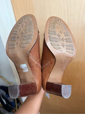 Clarks Women’s Brown Leather Ankle Booties. Size: 8 thumbnail 6