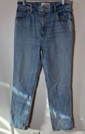 Abercrombie & Fitch '90s Straight Ultra High Rise‎ Jeans Size 29R Light Wash thumbnail 1