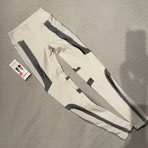 ALO High- Waisted Electric Leggings in Bone / Black SMALL thumbnail 2