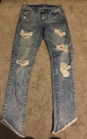 High waisted light wash ripped jeans thumbnail 1