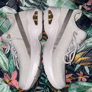 Skechers 9 Womens Muno Mia Slip On Sneaker - Taupe thumbnail 3