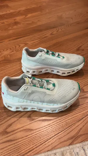 On Cloud Running Shoes Cloudtec Helion Women’s 8 thumbnail 2