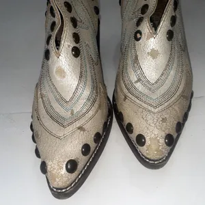 Corral Circle G White Coastal Cowgirl Studs Pointed Toe Ankle Booties Women's 7 thumbnail 10