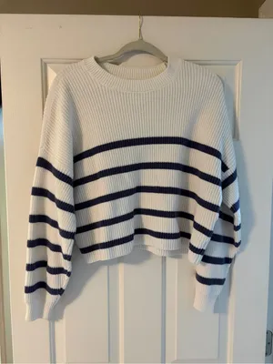 Hollister Crewneck Sweater in White and Navy thumbnail 2