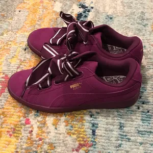 ✨SALE✨ PUMA Wmn’s Sz 8, Suede Heart Satin II, Dark Purple thumbnail 2
