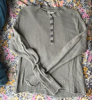 green sweater thumbnail 1