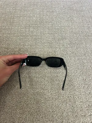 Black Retro Sunglasses thumbnail 2
