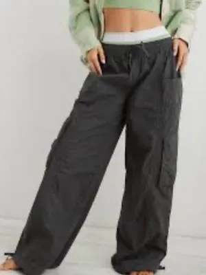 Aerie Women's Avenue Baggy Cargo Pants - Size Large thumbnail 1
