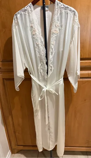 Vintage ValMode Women's Cream Lace-Trim Satin Robe - Elegant Long Sleepwear M thumbnail 1