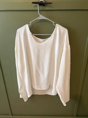White V thumbnail 2