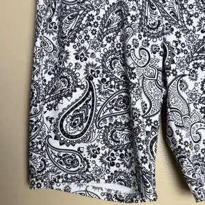 G GRADUAL Biker Shorts Women Large Black Paisley Pockets Yoga Activewear Workout thumbnail 6