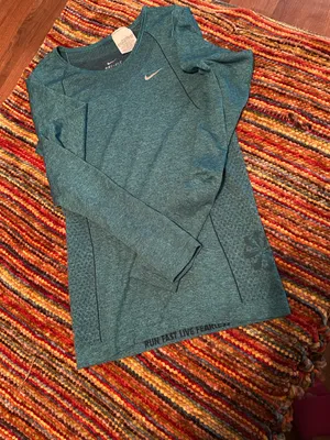 Nike Dri-Fit Women’s Long Sleeve Top Athletic small thumbnail 2