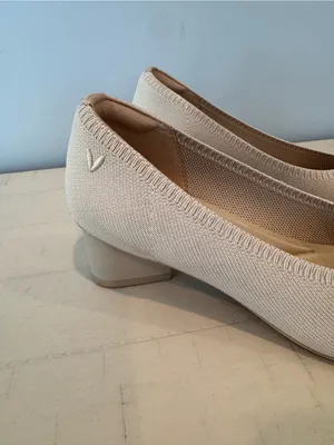 Vivaia Tracy Pro Pointed Toe Chunky Heels Sz 37.5 thumbnail 2