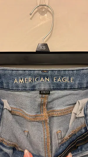 American Eagle Outfitters Curvy Mom Jeans thumbnail 5