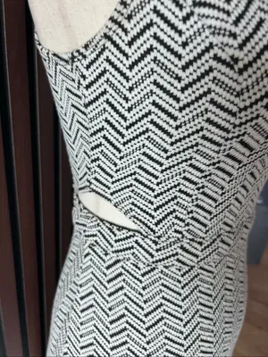 Abercrombie and Fitch black and white cut out sides dress size xs Sleeveless Geo thumbnail 2