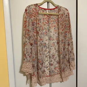 Floral sheer cardigan Size M thumbnail 2