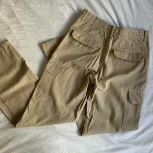 Zara women’s Beige Cream Cargo Pants size 4 thumbnail 4