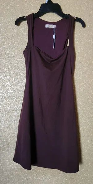 Qinsen Elegant Burgundy Sleeveless Dress. thumbnail 1