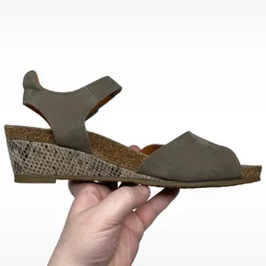 Taos “Traveler” Taupe Leather Wedge Sandals Hook & Loop Closure Women’s 8-8.5 thumbnail 16