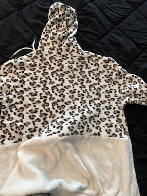 {SHEIN} Cozy Fuzzy Sherpa Leopard Cheetah Print Hoodie Pullover thumbnail 6