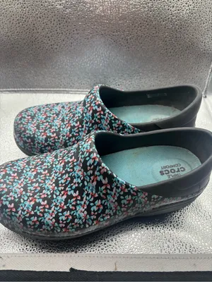 Crocs Womens Neria Pro Triple Comfort Floral Rubber Clogs Shoes Size 6 Nursing thumbnail 3