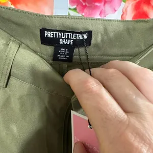 S133. PrettyLittleThing khaki cargo pants thumbnail 4