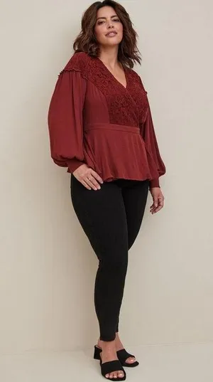 Torrid Crinkle Gauze Lace Inset Surplice Top Blouse Women’s Sz 1 1X/14-16 Red thumbnail 4