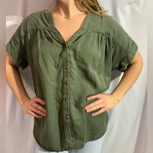 Loft green flowy top by Lou & Grey size Medium thumbnail 1