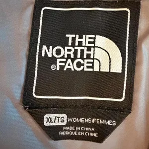 The North Face Women XL Gray Nylon Belted Double Breasted Trench Coat thumbnail 3