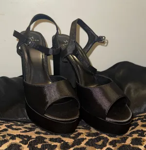 Halston Heritage AUTH Brand New Heals thumbnail 1
