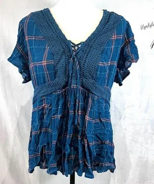 Torrid Babydoll Crinkle Plaid Crochet Inset Lace-Up Top size 0 (large) thumbnail 3