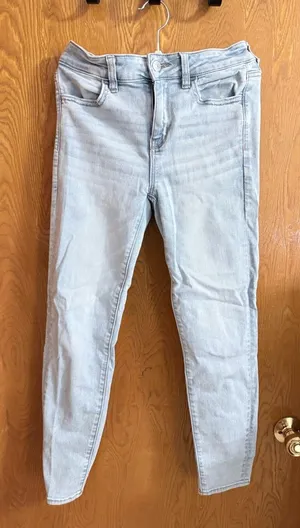 American Eagle Light Wash Women’s Skinny Jeans - Classic Slim Fit thumbnail 1