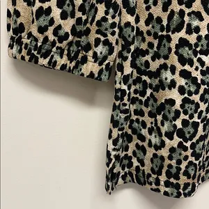 NWOT Jules & Leopold tan with green & black leopard spots the neck top thumbnail 4