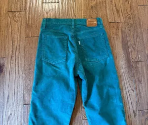 Levi’s wedgie straight green corduroy crop pant size 28 thumbnail 9