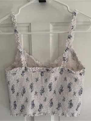 Hollister White Blue Floral Smocked Crop Tank Top Ruffle Straps Medium thumbnail 3