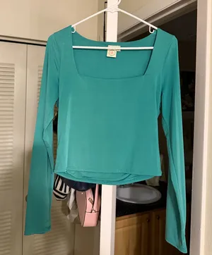 Green long sleeve top Size L thumbnail 1