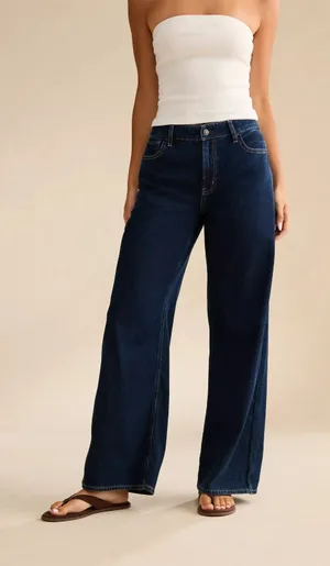 NWT American Eagle Dreamy Drapey Stretch Super High-Waisted Baggy Wide-Leg Jeans thumbnail 1
