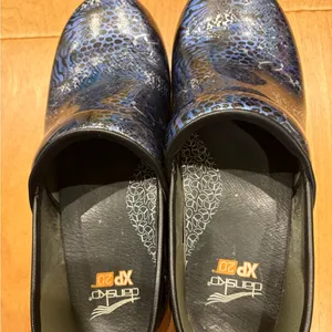 Dansko XP 2.0 clogs whoa blue animal print 38 7.5 thumbnail 3