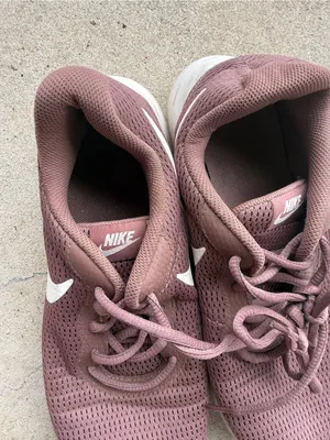 Nike Tanjun Women’s Running Shoes Mauve Pink Mesh Sneakers Size 9 thumbnail 4
