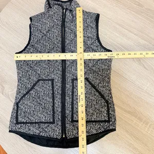 dee elle Women's Small Black & White Chevron Quilted Vest EUC b14 thumbnail 6