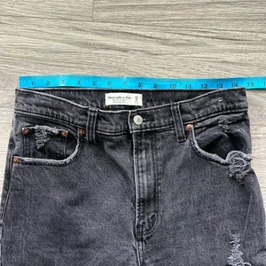 Abercrombie & Fitch - 90's Straight Ultra High Rise Size 28/6R Black Denim thumbnail 3