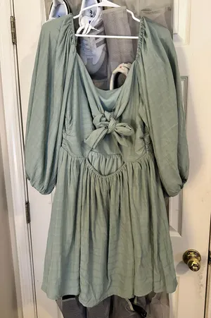 Green Dress thumbnail 2