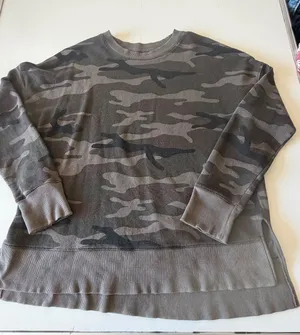 Time And Tru women’s Camo Crewneck Pullover Sweatshirt Ribbed Large thumbnail 1