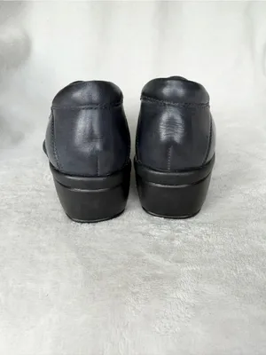 Women’s Clark’s Artisan “Mill Square” Crocodile Navy Blue Slip-On Loafer Size 6W thumbnail 4