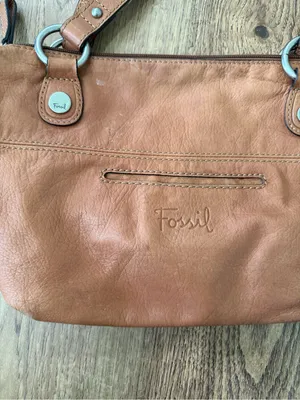 Vintage Fossil tan leather shoulder bag featuring dual shoulder straps thumbnail 3