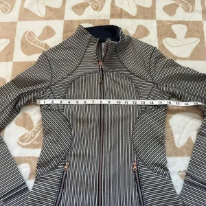 Lululemon Forme Jacket II Pine Stripe Size 6‎ thumbnail 9
